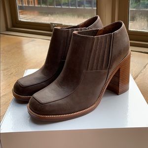 Jeffrey Campbell Size 8 boots in brown